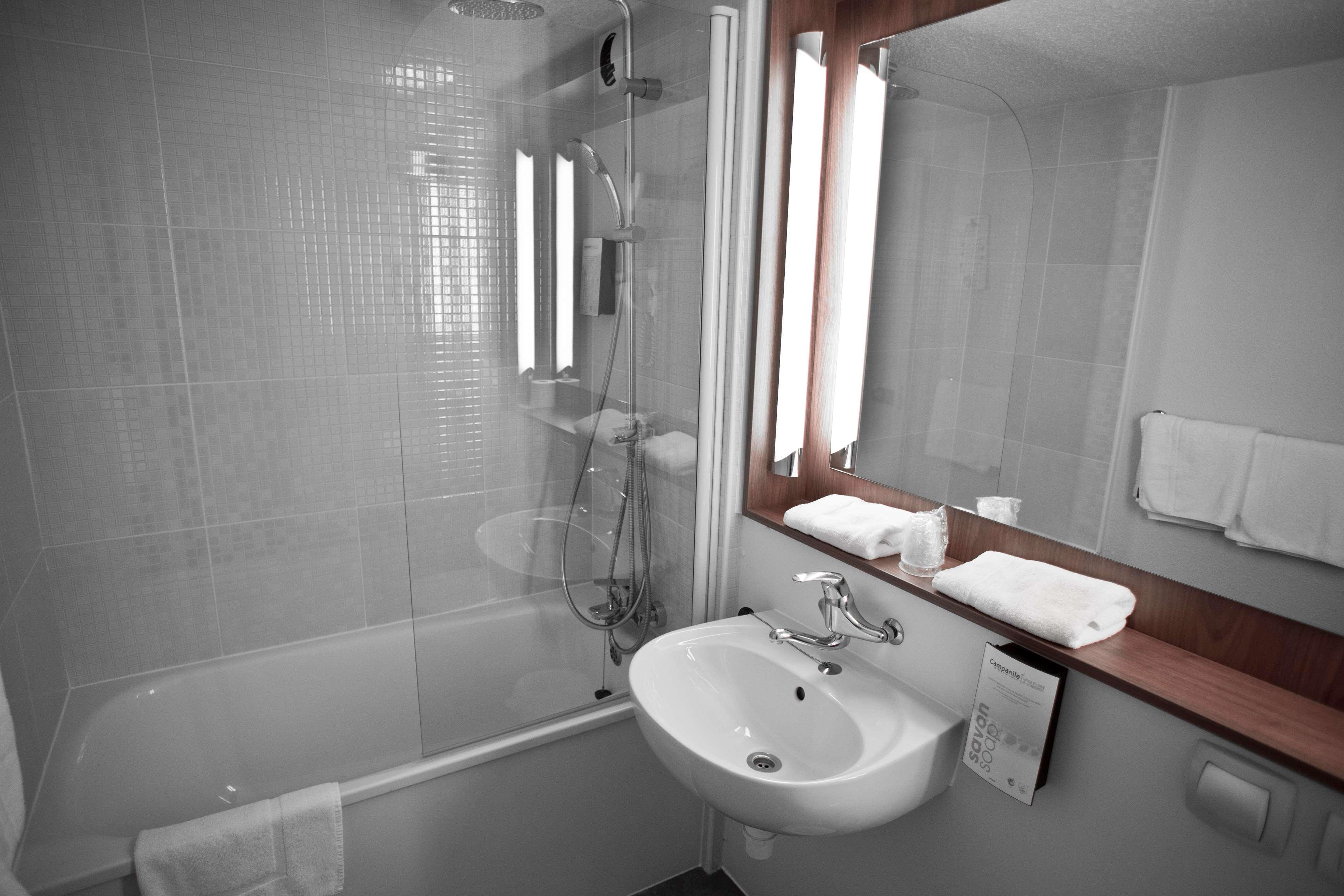 Campanile Lyon Ouest Hotel 3*